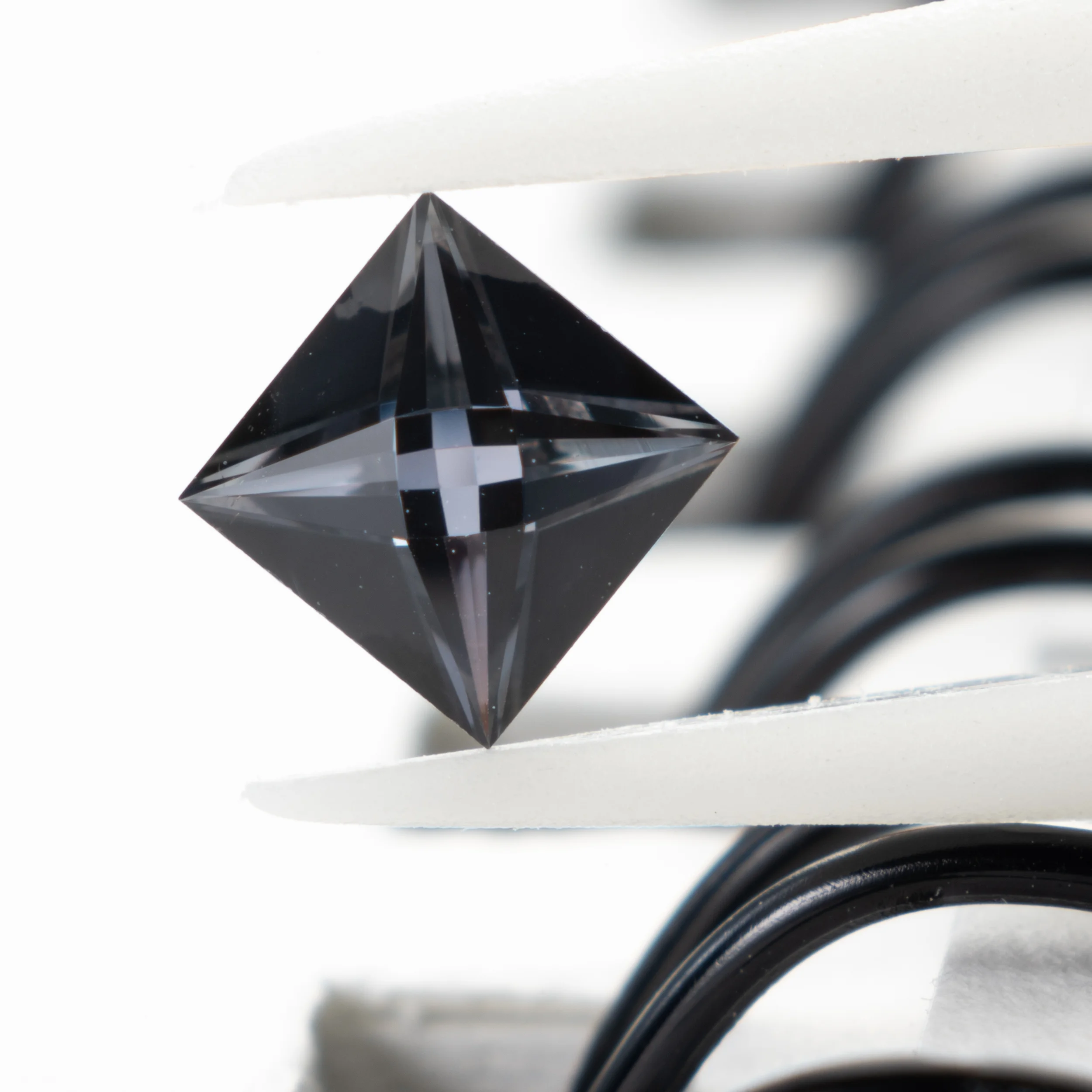 カラーチェンジ・サファイア 0.411ct “French Cut”