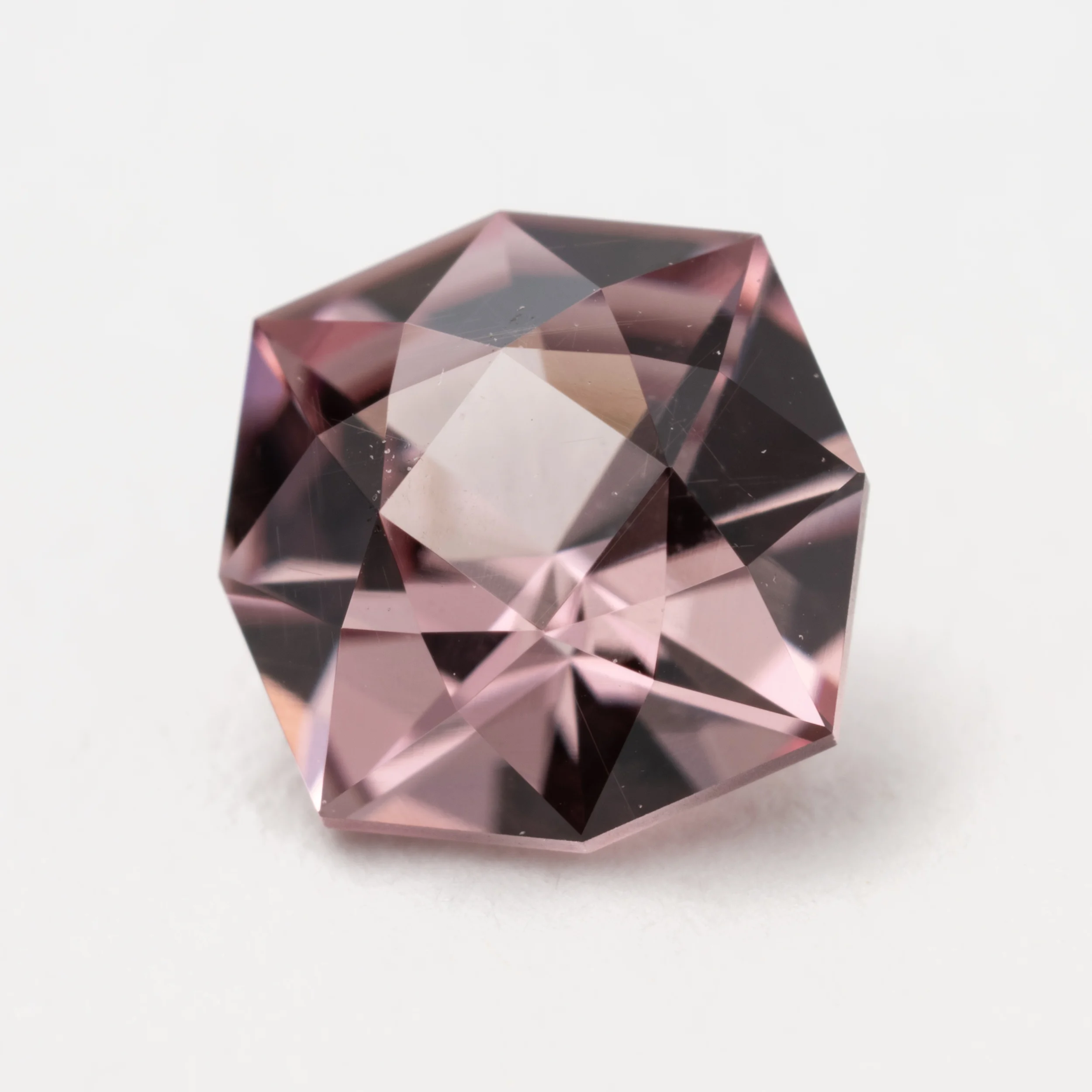 ドラゴン・ガーネット 0.579ct “GARNET CUSHION”