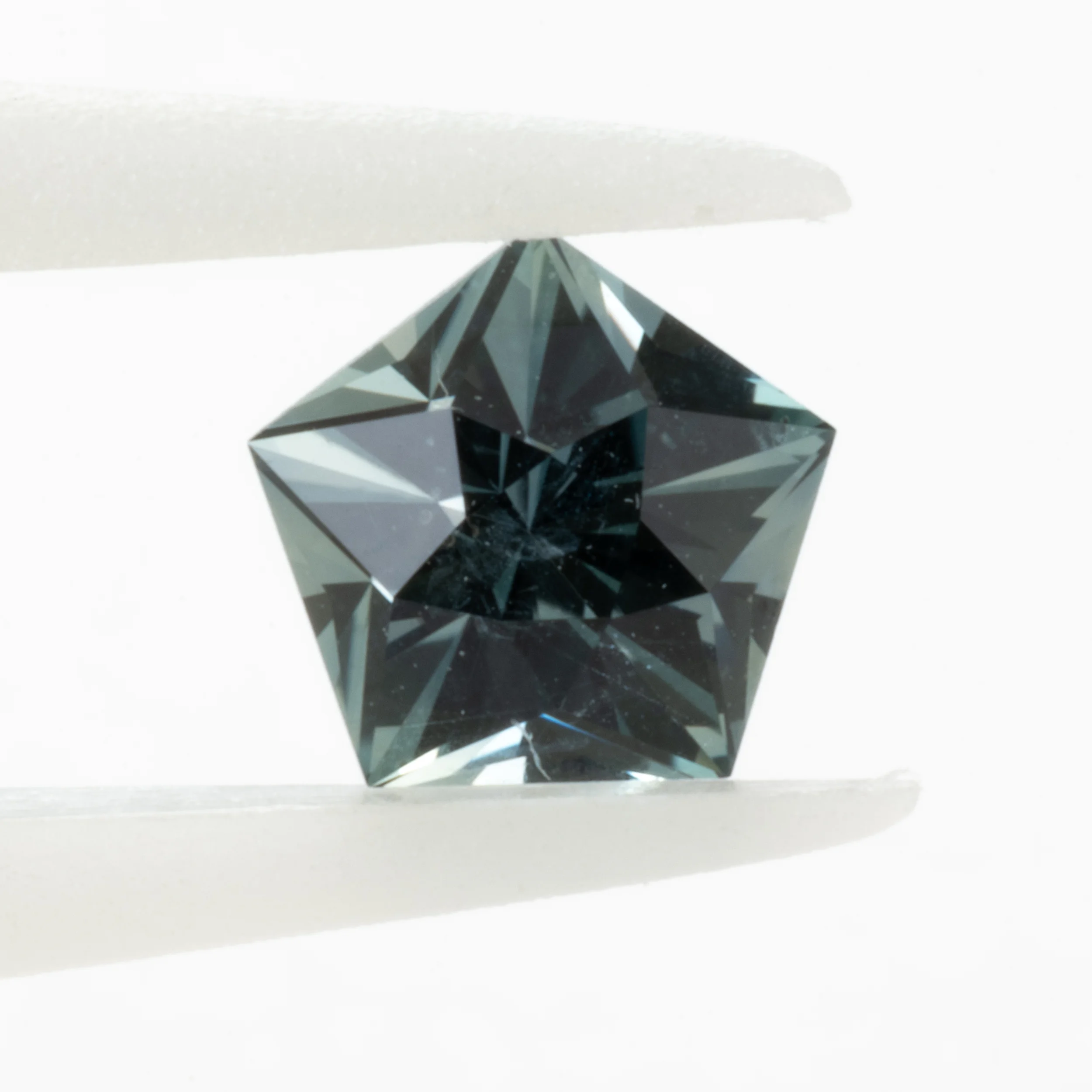 モンタナ・サファイア 0.418ct “Zora's Sapphire”
