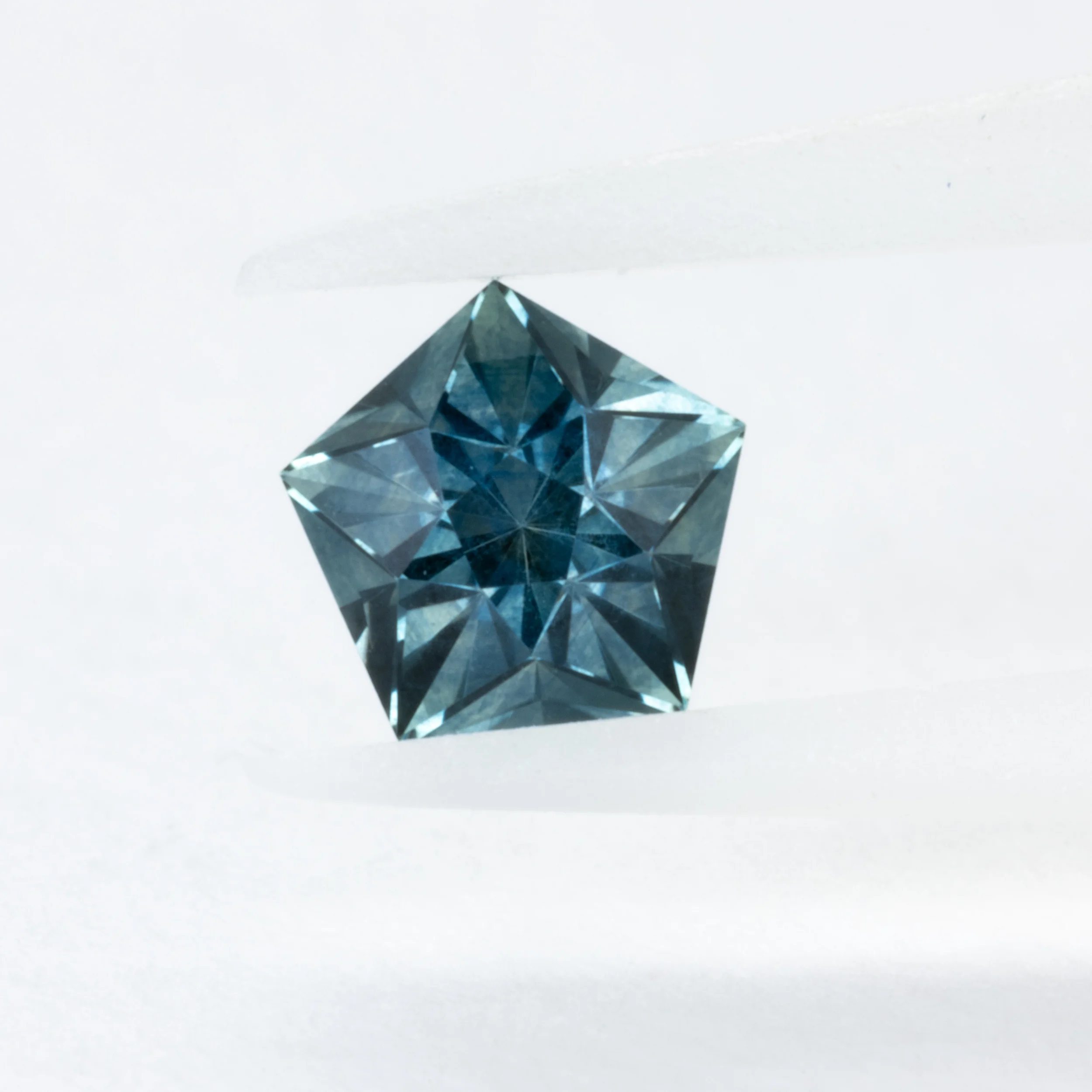 モンタナ・サファイア 0.423ct “Zora's Sapphire”