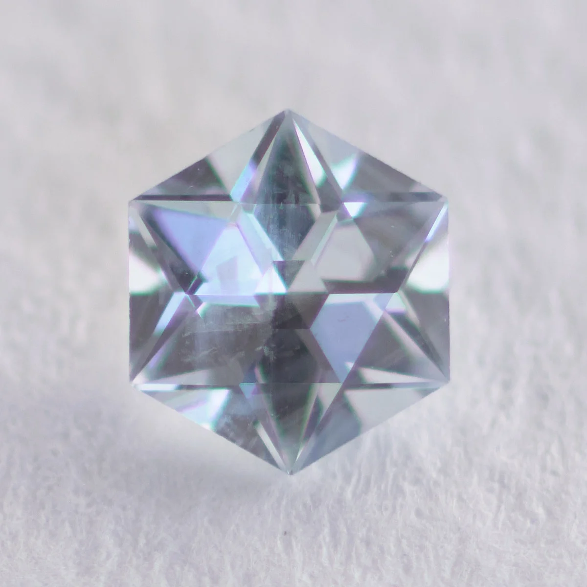 モンタナ・サファイア 0.448ct “SMALLEST HEX APEX”