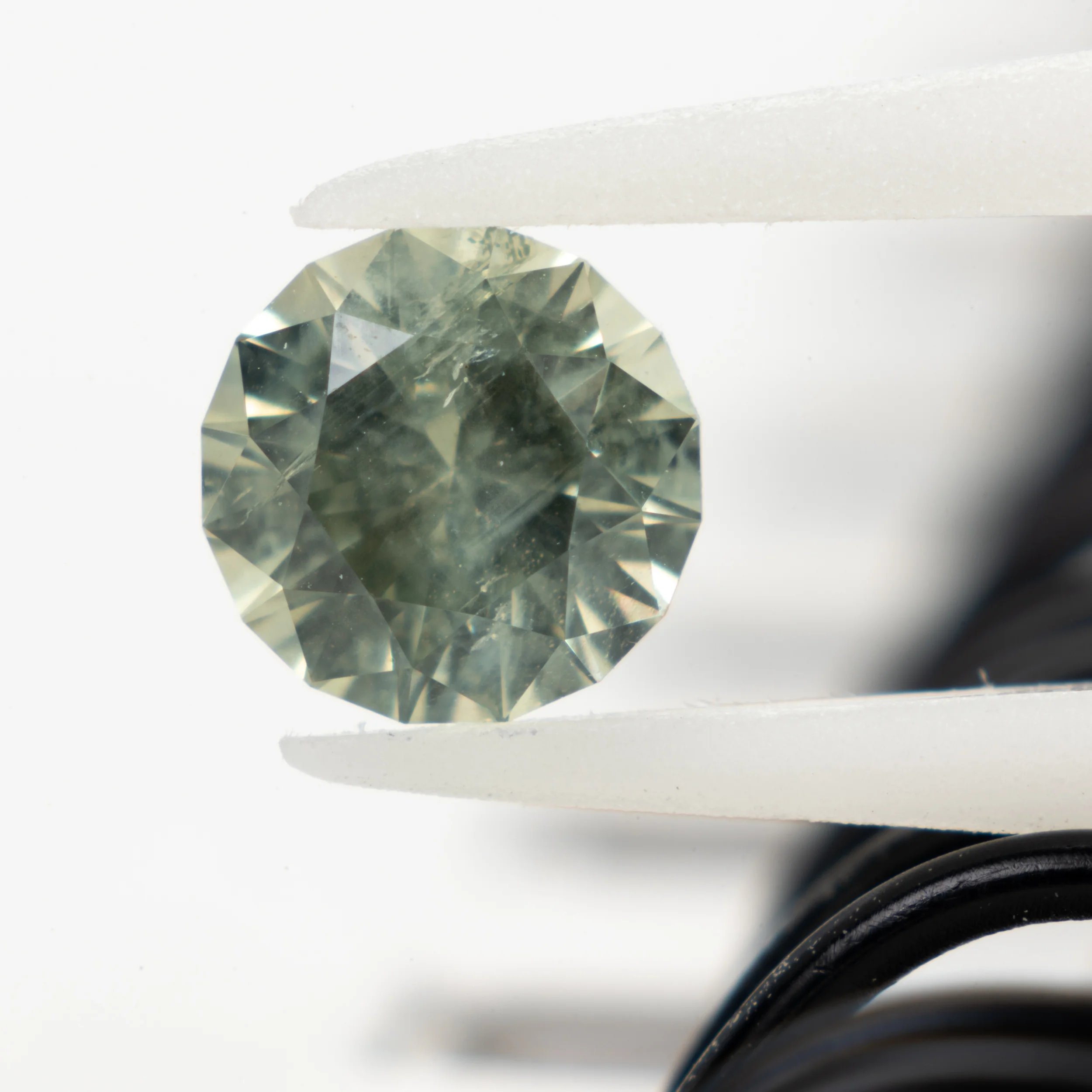 モンタナ・サファイア 0.509ct スタンダード・ラウンド・ブリリアント・カット