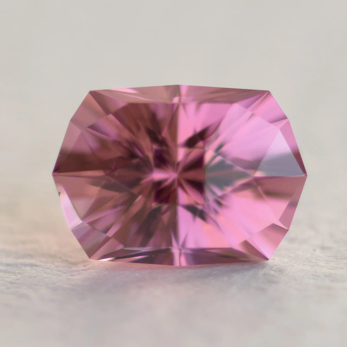 ピンク・トルマリン 0.856ct “Tessellation 13 (F)”