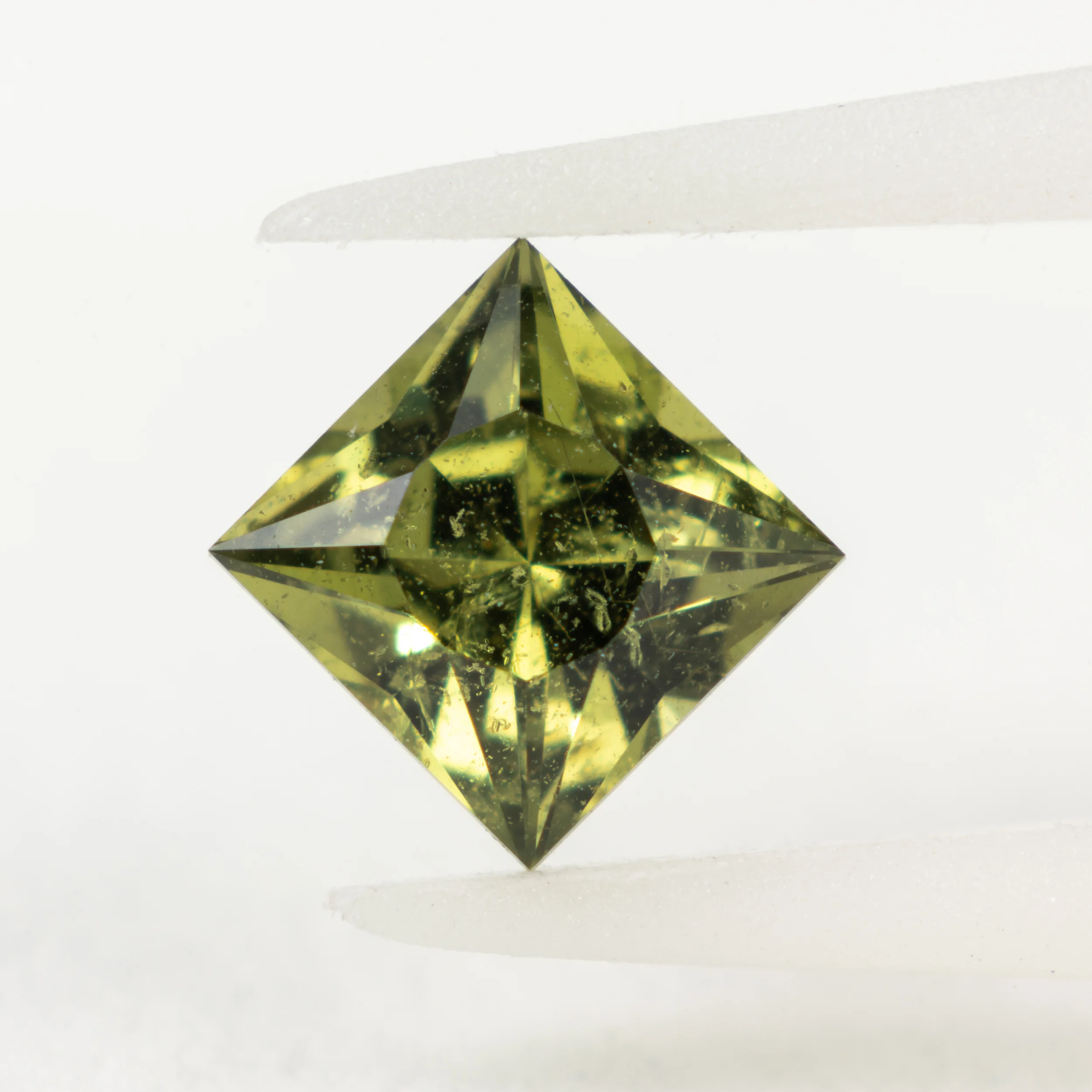 ウンバ・サファイア 0.517ct “Cushion in a Square”